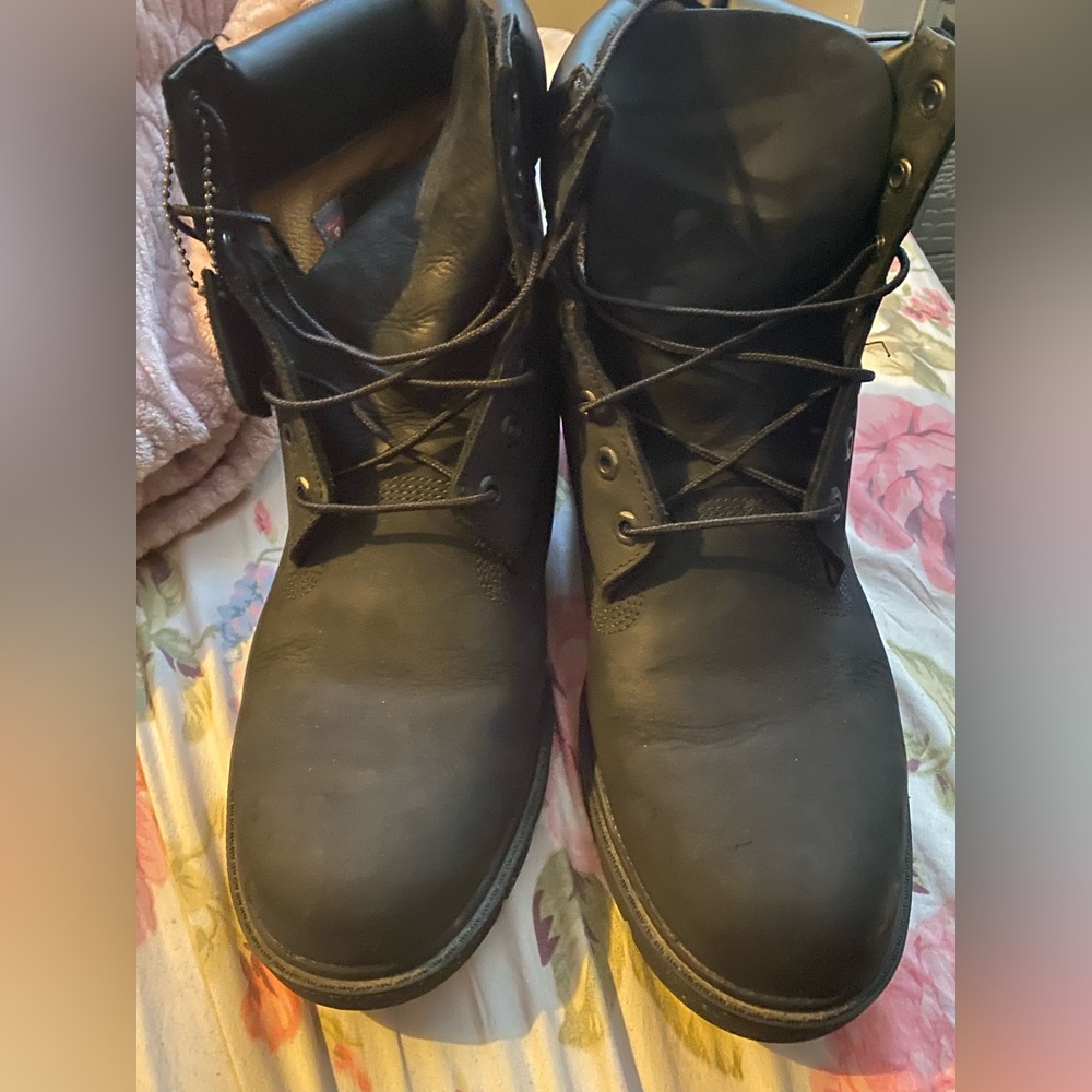 Used black timblands
